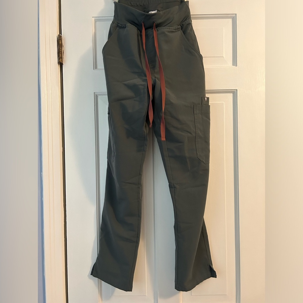 Figs bonsai scrub pants